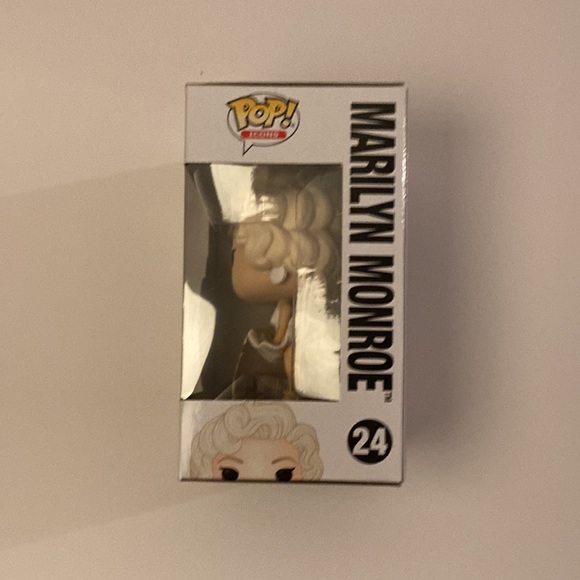 MARILYN MONROE POP FIGURE - Picture 3 of 6